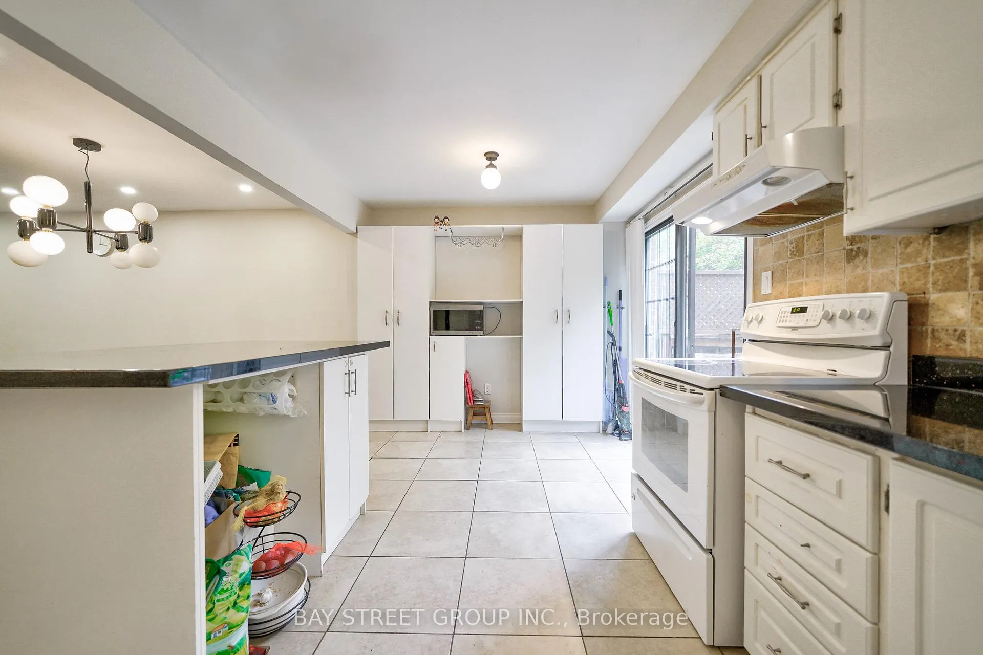 Photo 17 of 105 Patrice Crescent, Vaughan, Crestwood-Springfarm-Yorkhill — HOMEH