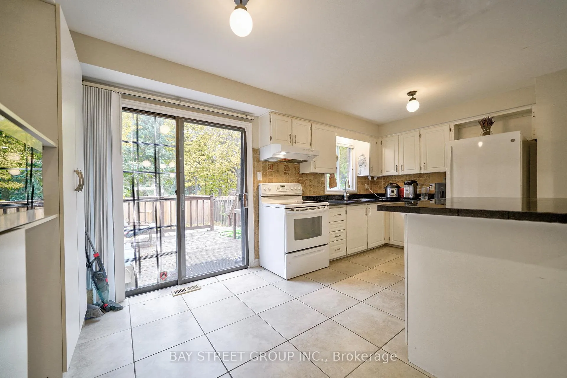 Photo 18 of 105 Patrice Crescent, Vaughan, Crestwood-Springfarm-Yorkhill — HOMEH