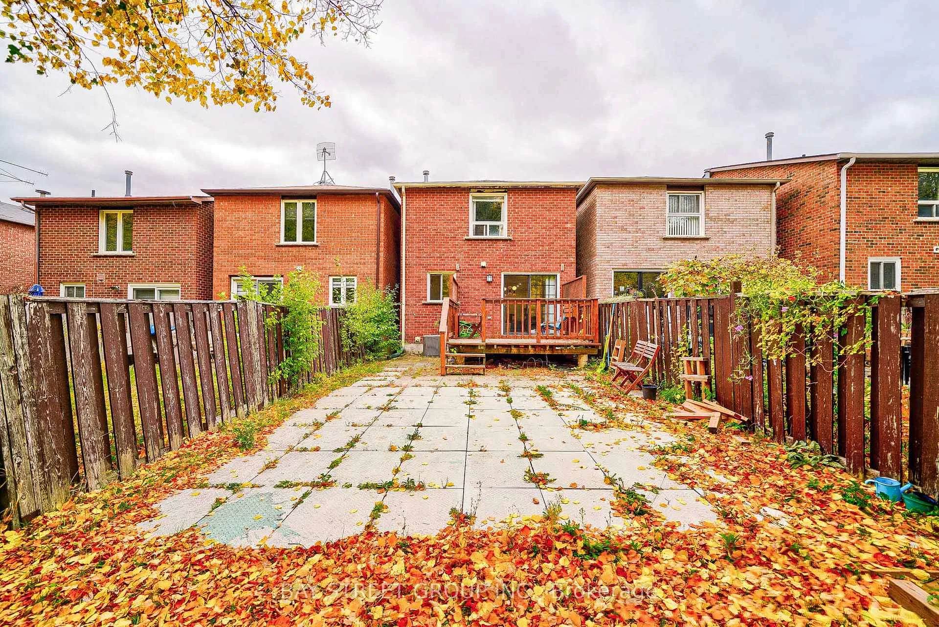 Photo 43 of 105 Patrice Crescent, Vaughan, Crestwood-Springfarm-Yorkhill — HOMEH