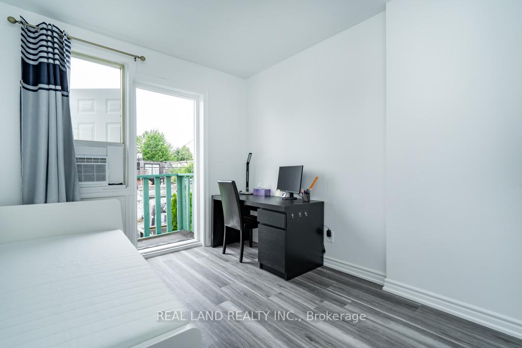 Photo 5 of Unit Upper, 518 Manning Avenue, Toronto, Palmerston-Little Italy — HOMEH