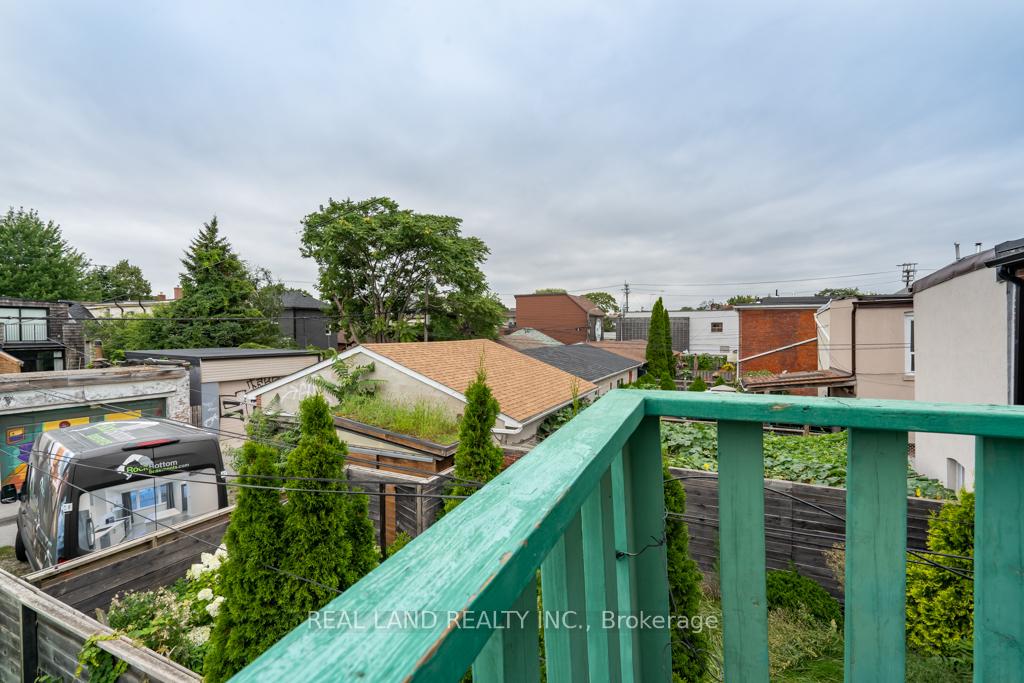 Photo 3 of Unit Upper, 518 Manning Avenue, Toronto, Palmerston-Little Italy — HOMEH