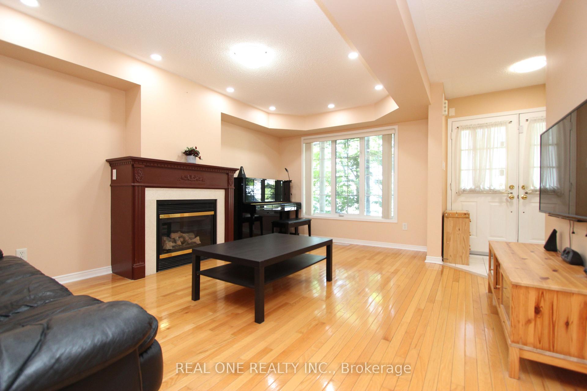 Photo 2 of 51 Forest Run Boulevard, Vaughan, Patterson — HOMEH