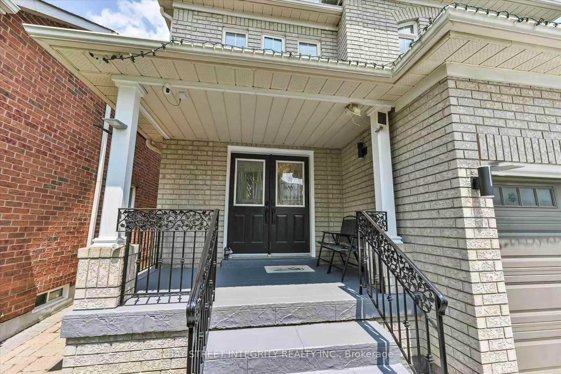 Photo 3 of 32 Sail Crescent, Vaughan, Vellore Village — HOMEH