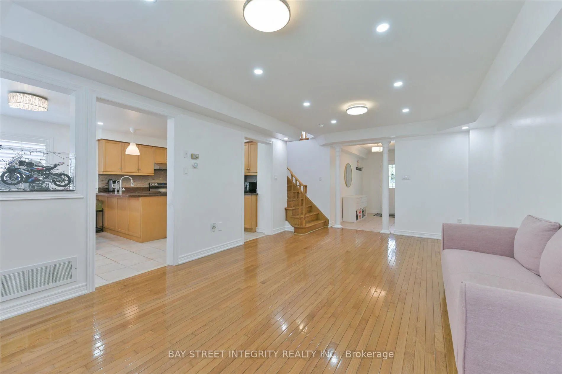 Photo 6 of 32 Sail Crescent, Vaughan, Vellore Village — HOMEH