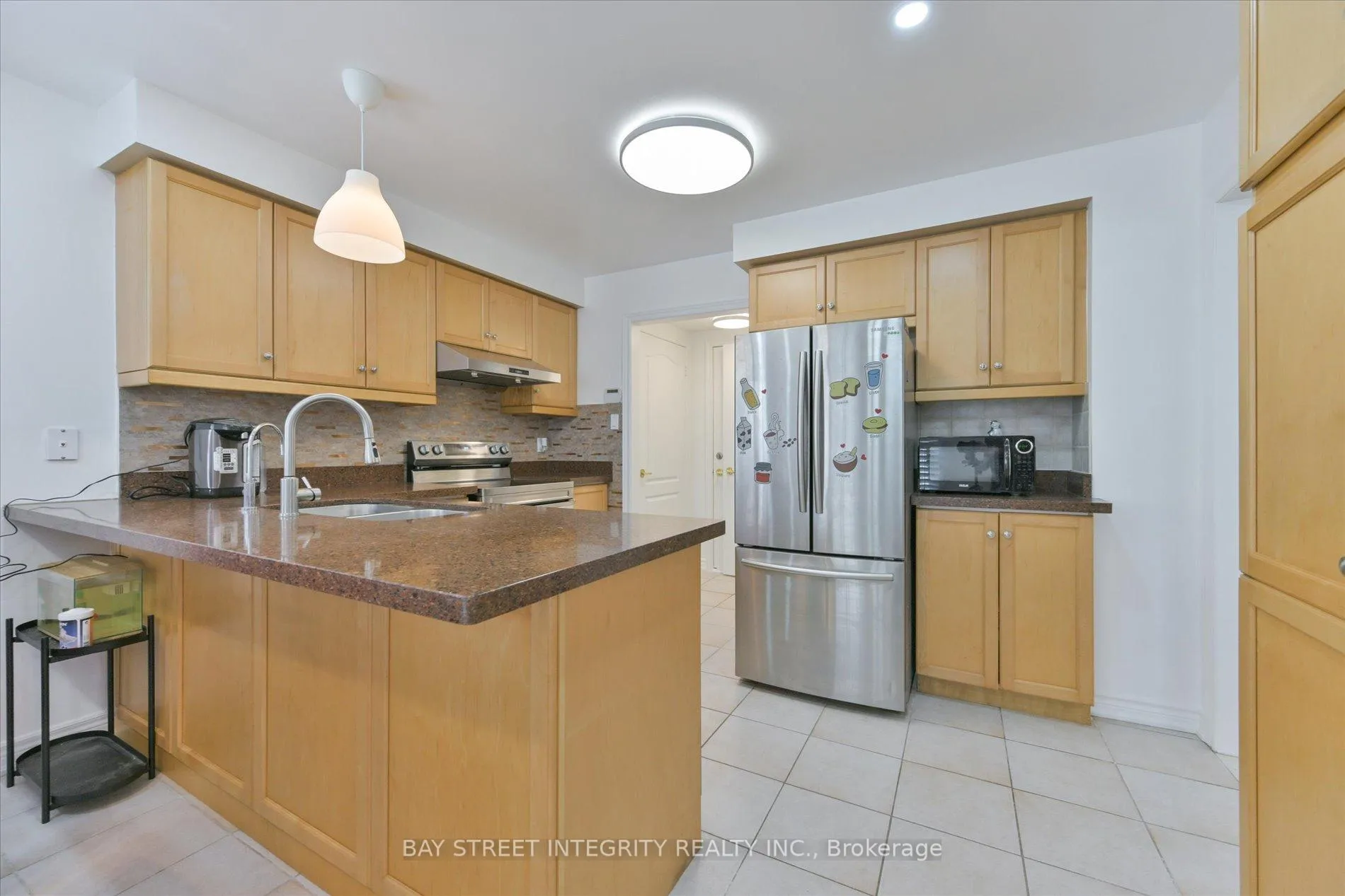 Photo 8 of 32 Sail Crescent, Vaughan, Vellore Village — HOMEH