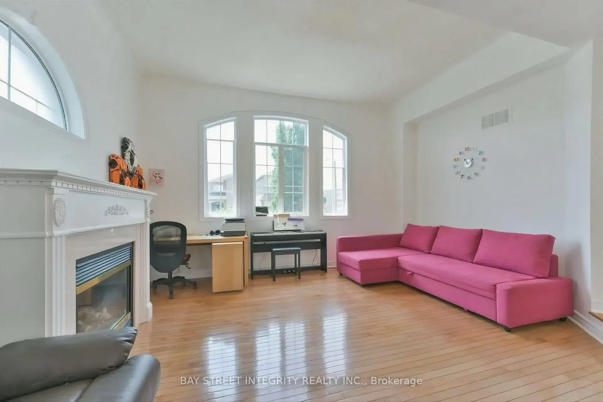Photo 14 of 32 Sail Crescent, Vaughan, Vellore Village — HOMEH