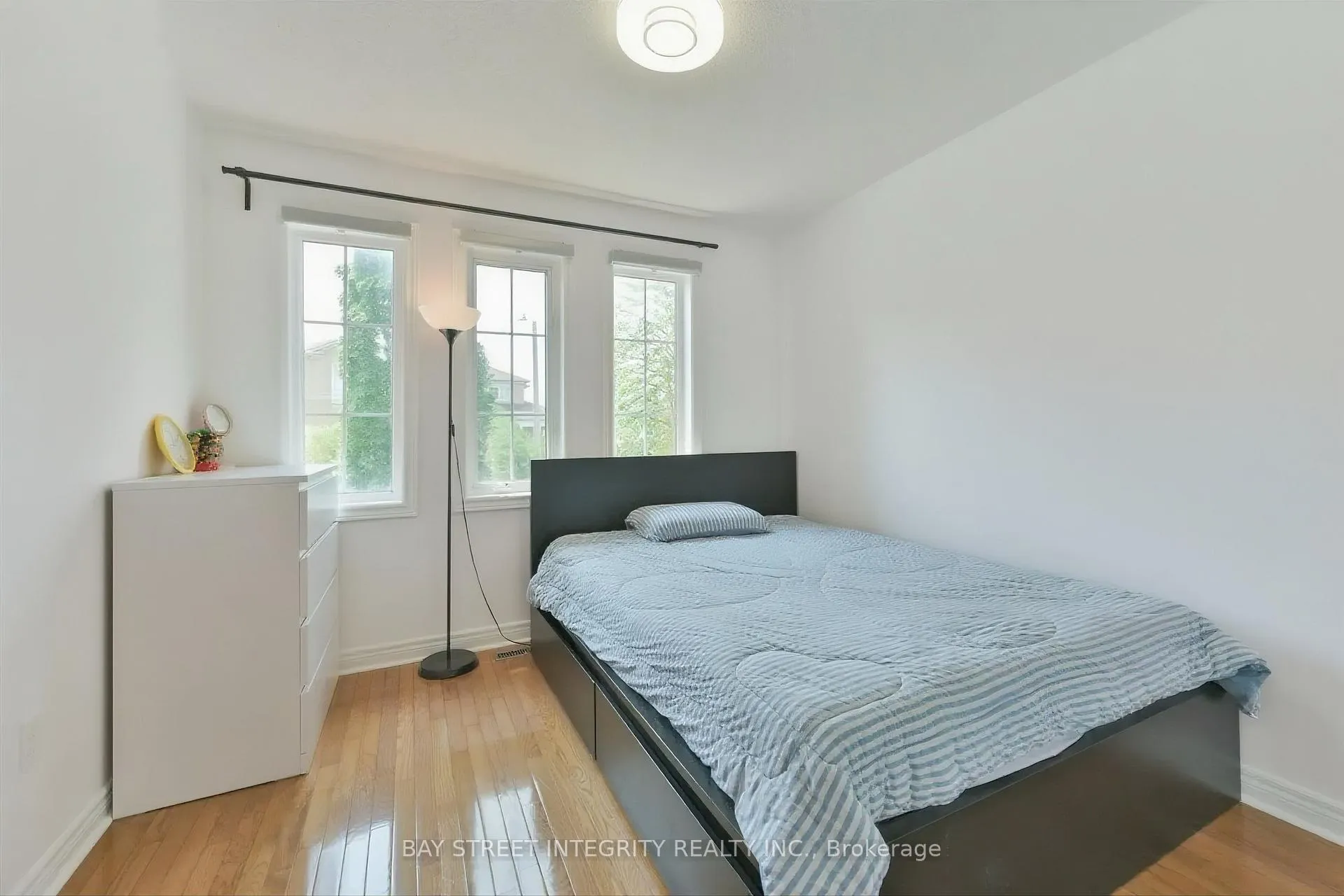 Photo 15 of 32 Sail Crescent, Vaughan, Vellore Village — HOMEH
