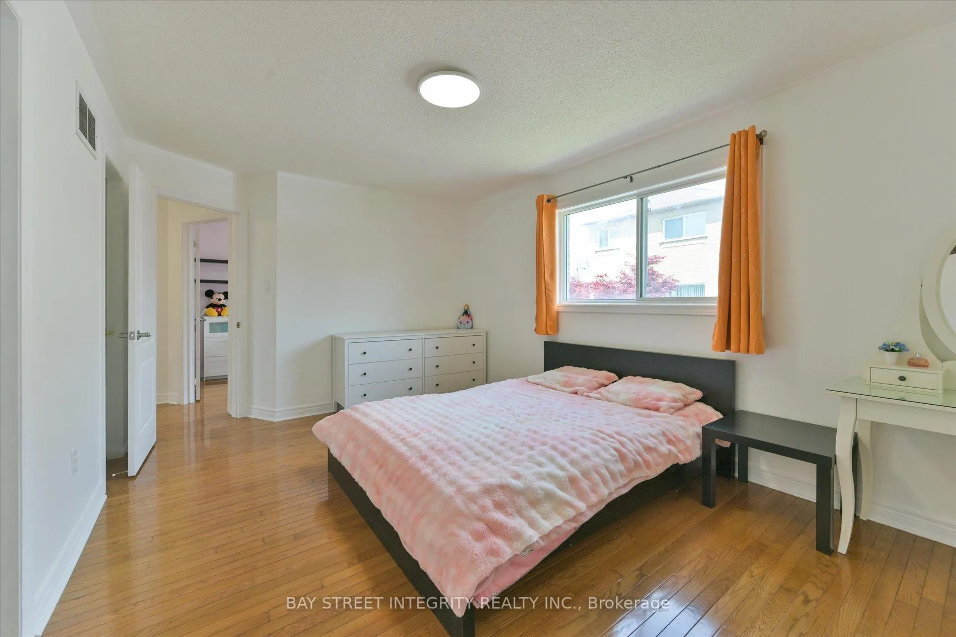 Photo 18 of 32 Sail Crescent, Vaughan, Vellore Village — HOMEH