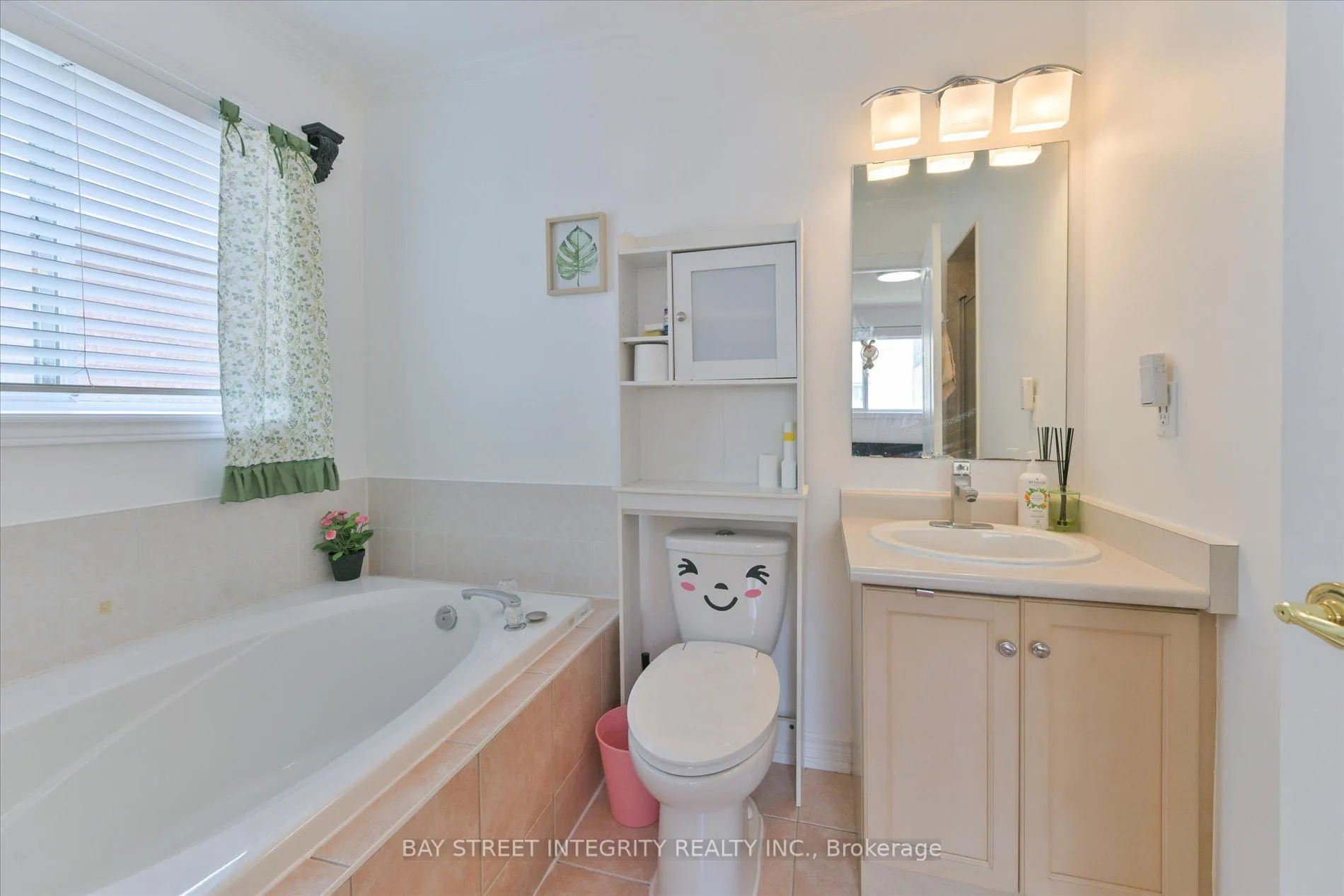 Photo 20 of 32 Sail Crescent, Vaughan, Vellore Village — HOMEH