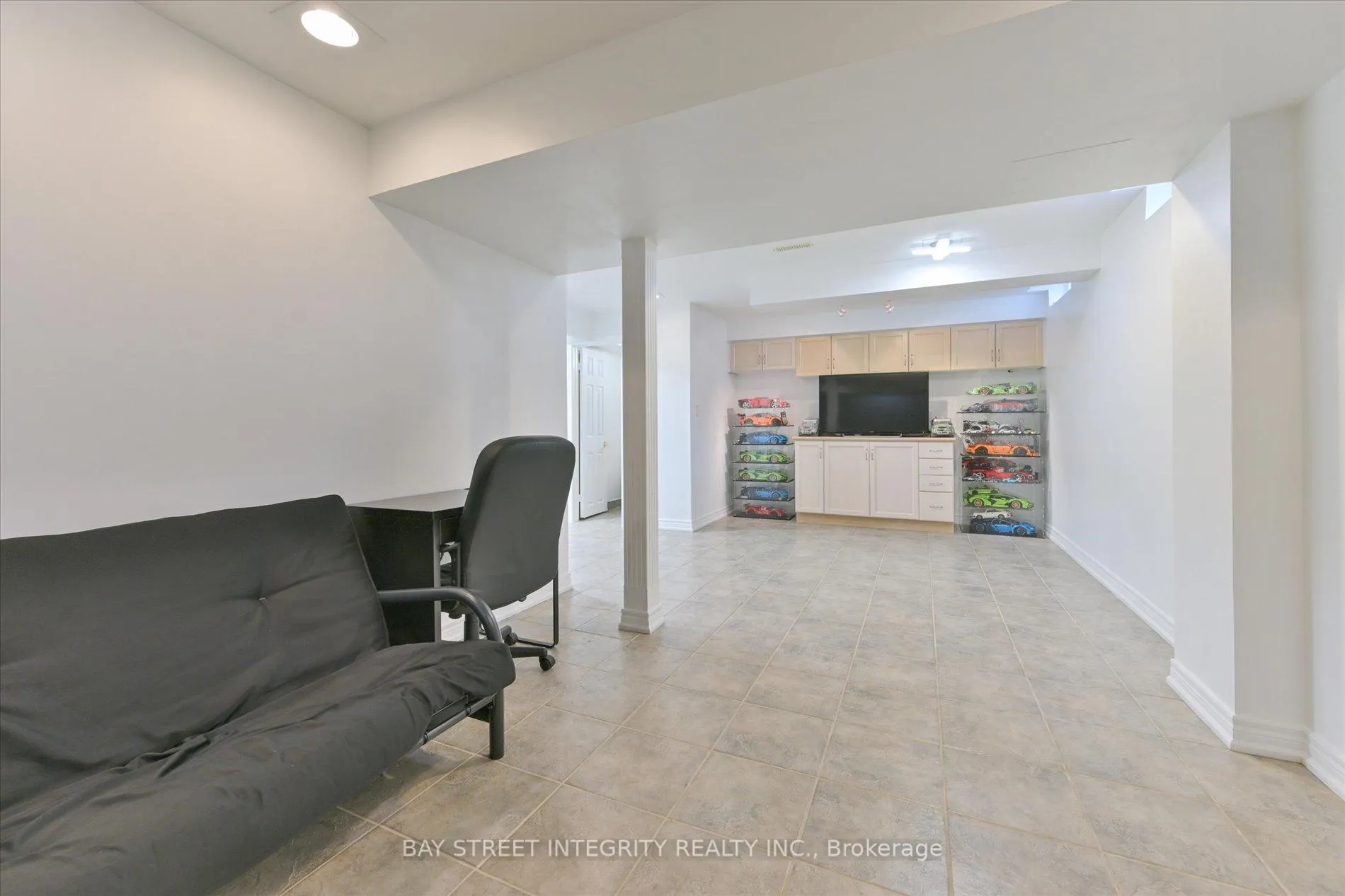 Photo 22 of 32 Sail Crescent, Vaughan, Vellore Village — HOMEH