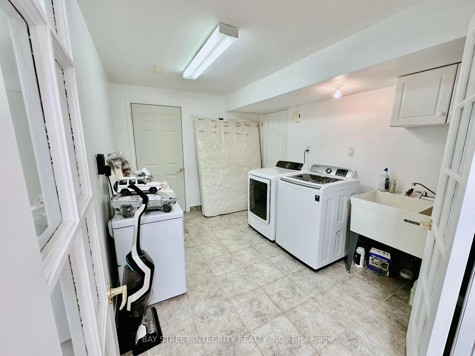 Photo 24 of 32 Sail Crescent, Vaughan, Vellore Village — HOMEH