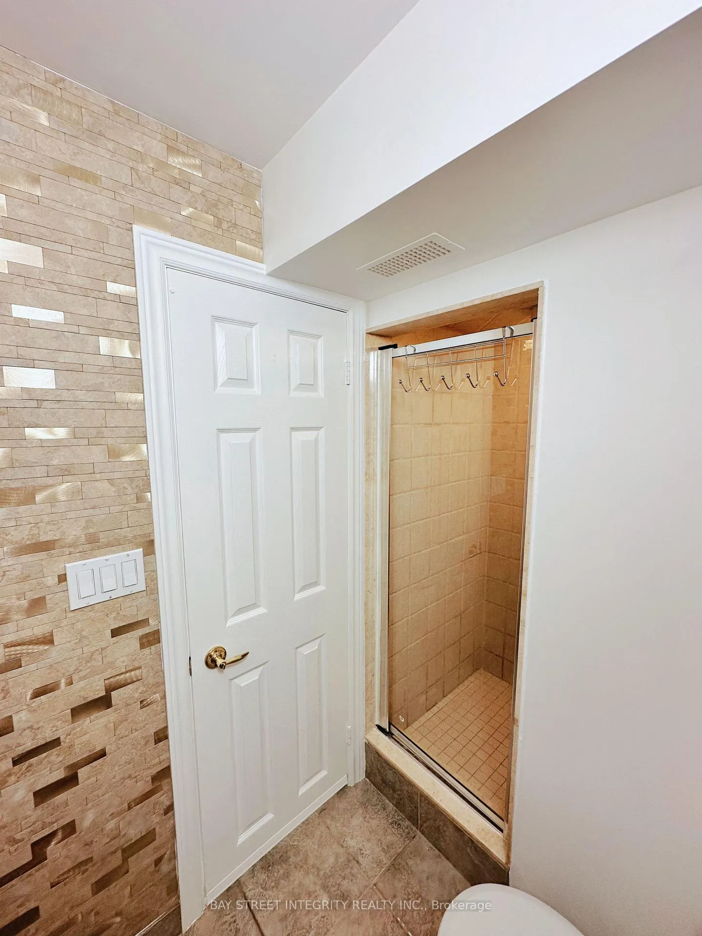 Photo 26 of 32 Sail Crescent, Vaughan, Vellore Village — HOMEH