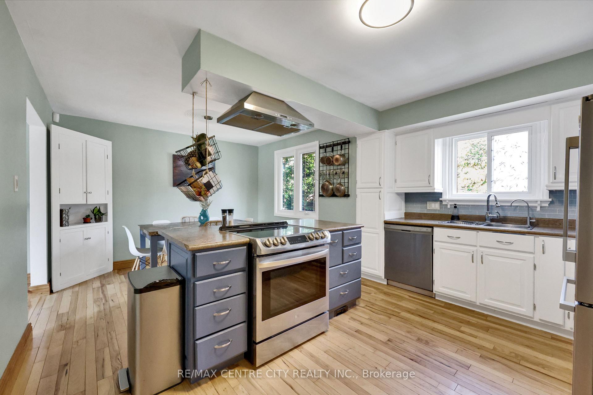 Photo 10 of 141 St Andrew Street E, Aylmer — HOMEH