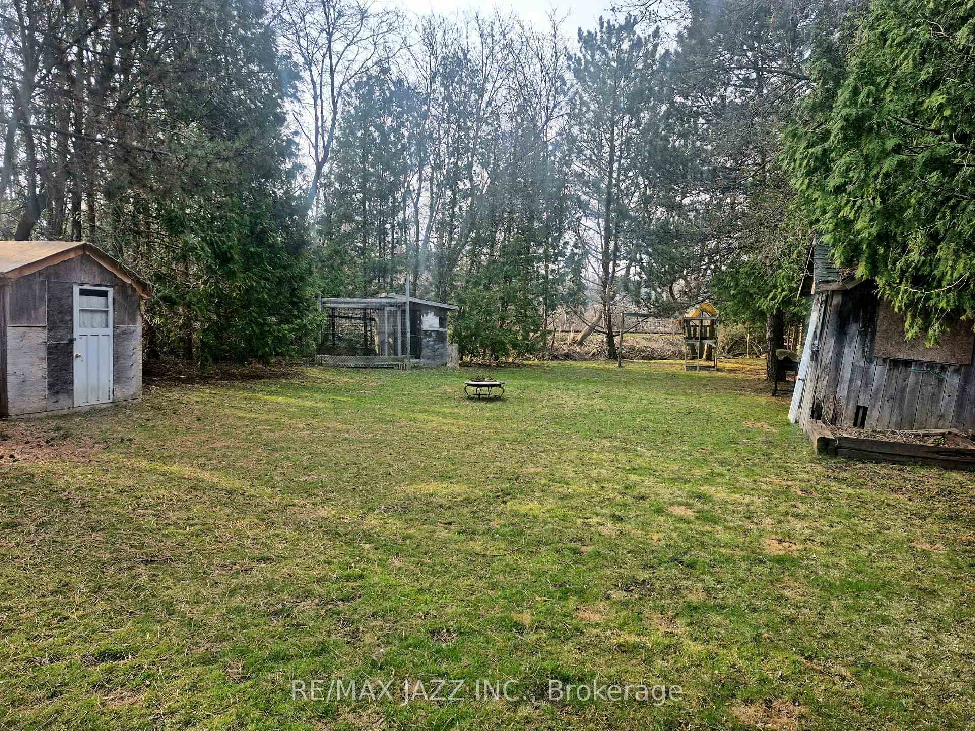 Photo 2 of 35 Maple Street, Uxbridge — HOMEH