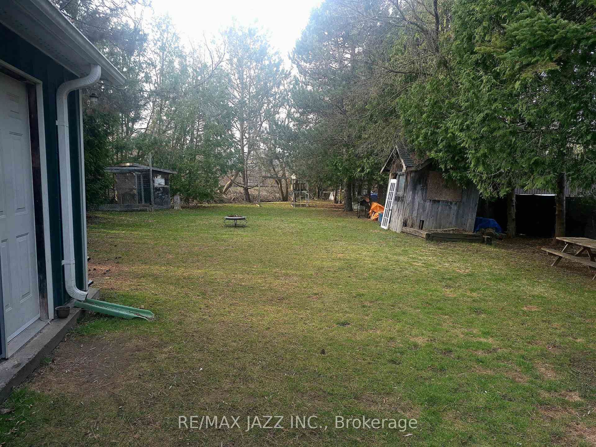 Photo 3 of 35 Maple Street, Uxbridge — HOMEH