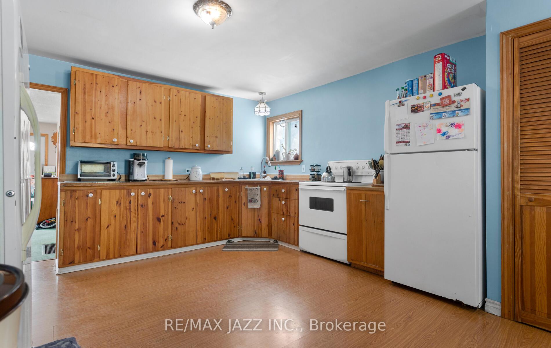 Photo 6 of 35 Maple Street, Uxbridge — HOMEH
