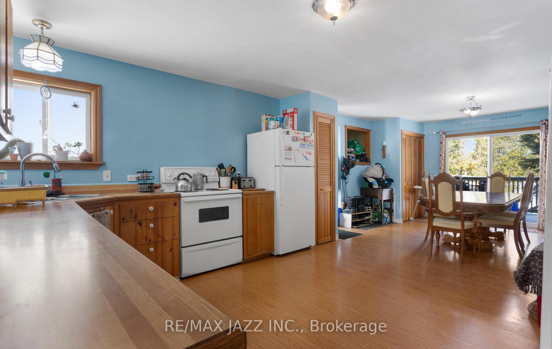 Photo 7 of 35 Maple Street, Uxbridge — HOMEH