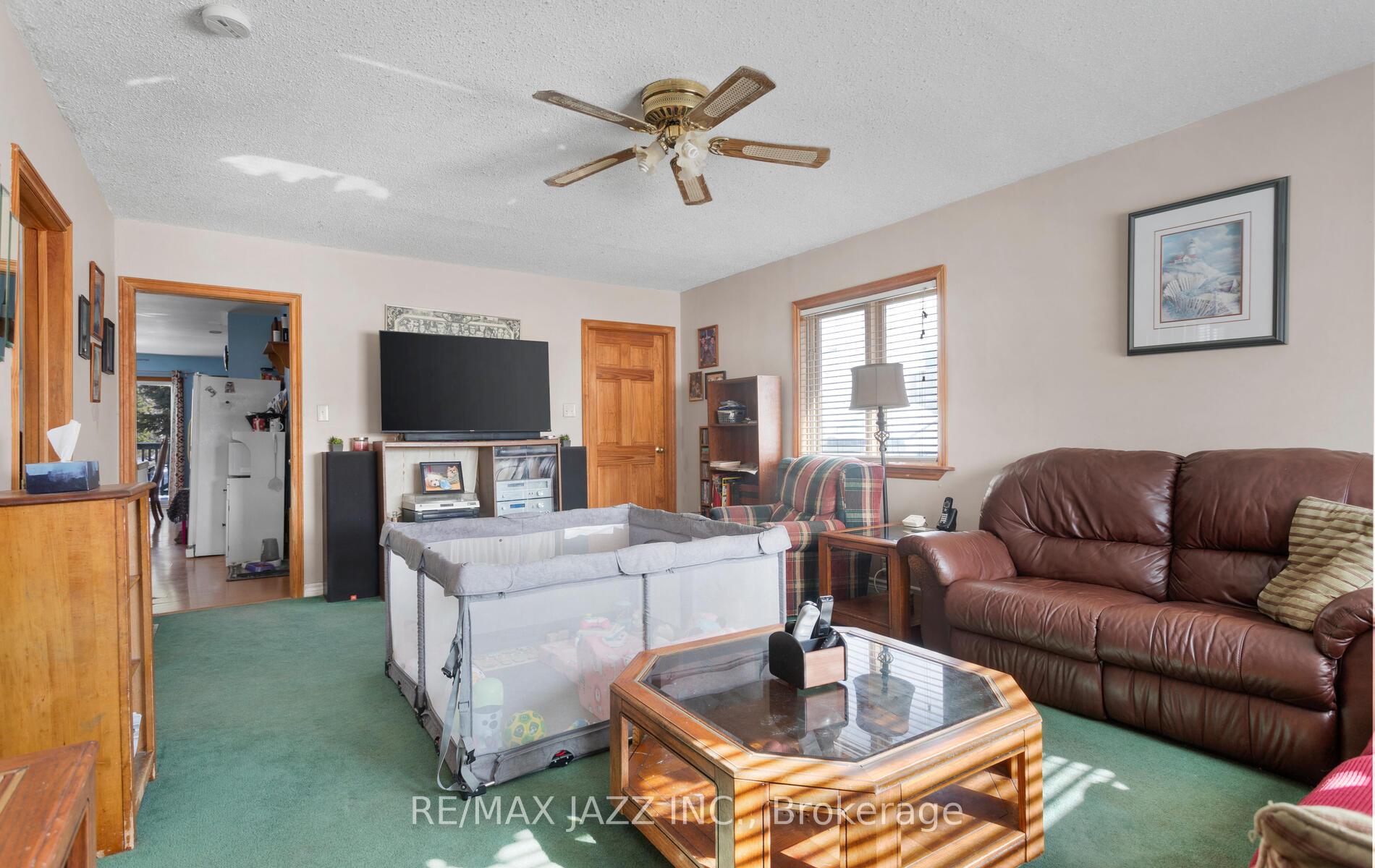 Photo 9 of 35 Maple Street, Uxbridge — HOMEH