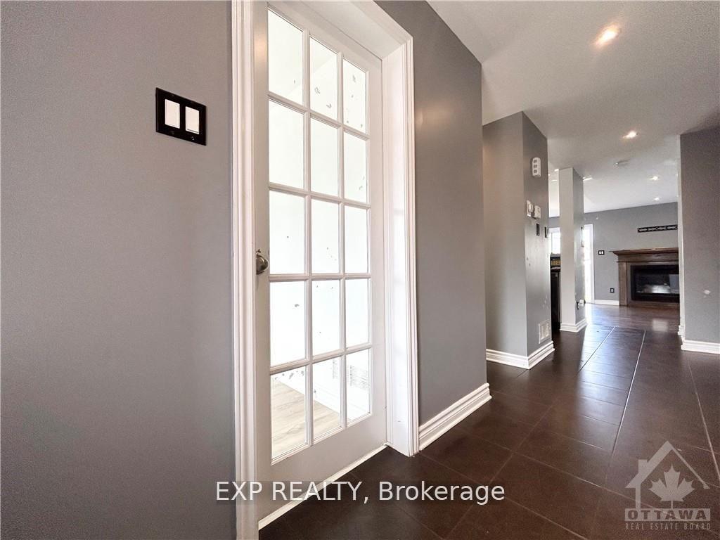 Photo 4 of 649 Clearbrook Drive, Ottawa, Barrhaven - Strandherd — HOMEH