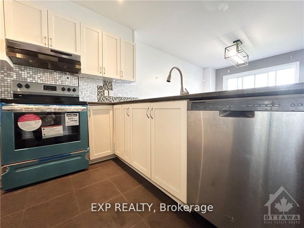 Photo 9 of 649 Clearbrook Drive, Ottawa, Barrhaven - Strandherd — HOMEH