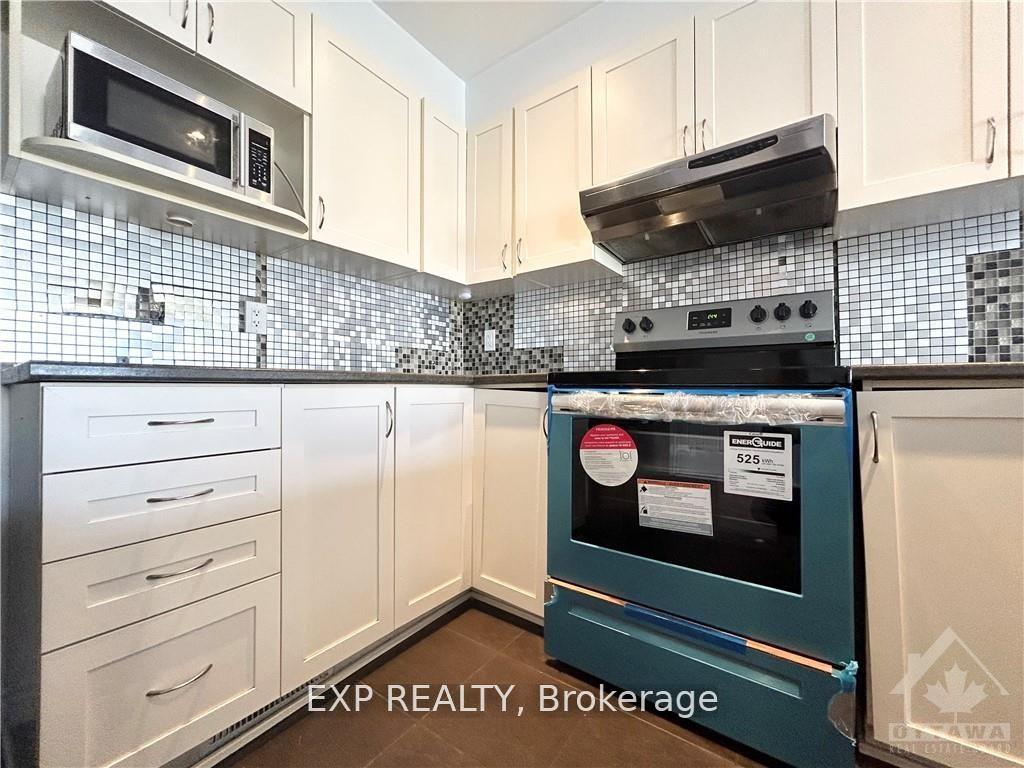 Photo 10 of 649 Clearbrook Drive, Ottawa, Barrhaven - Strandherd — HOMEH