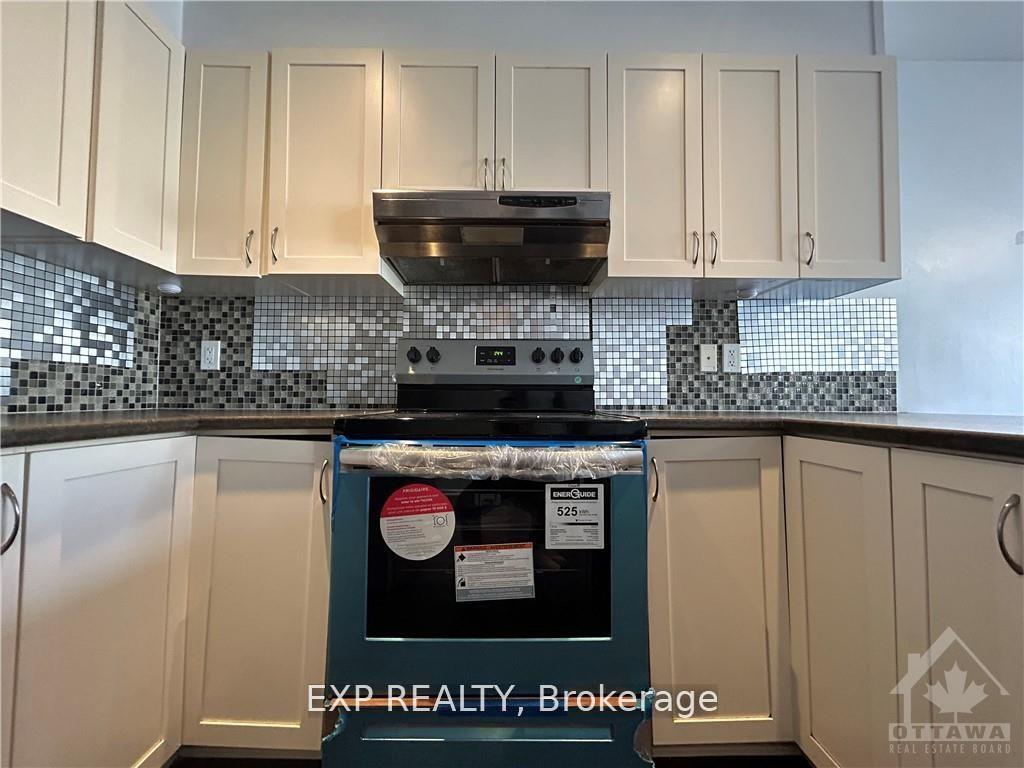 Photo 12 of 649 Clearbrook Drive, Ottawa, Barrhaven - Strandherd — HOMEH