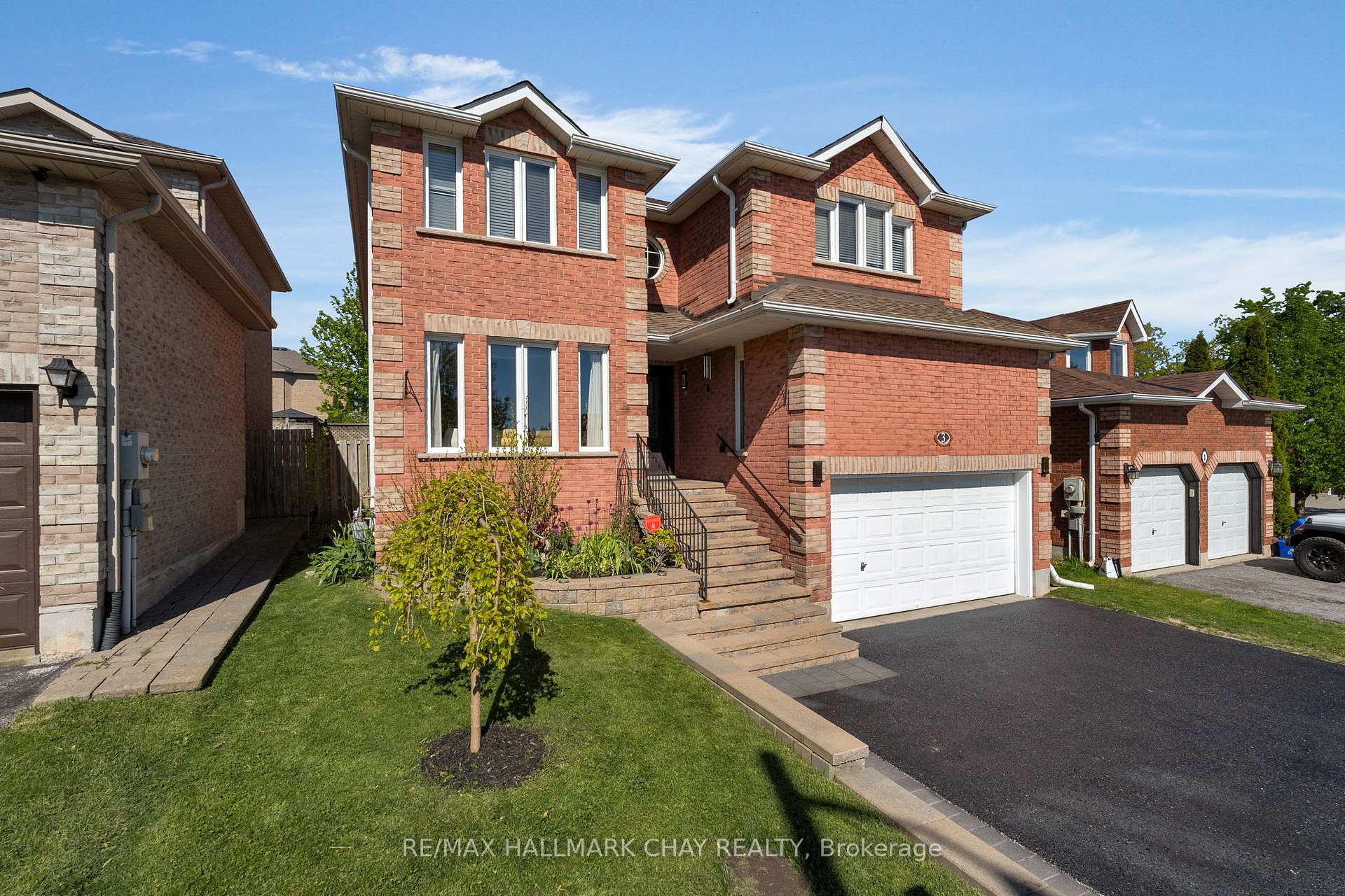 Photo 2 of 3 Meyer Avenue, Barrie, East Bayfield — HOMEH