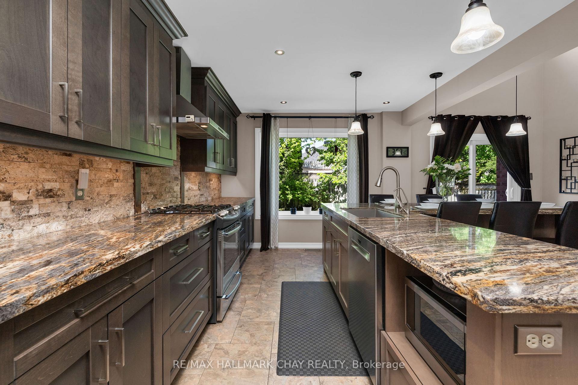 Photo 4 of 3 Meyer Avenue, Barrie, East Bayfield — HOMEH