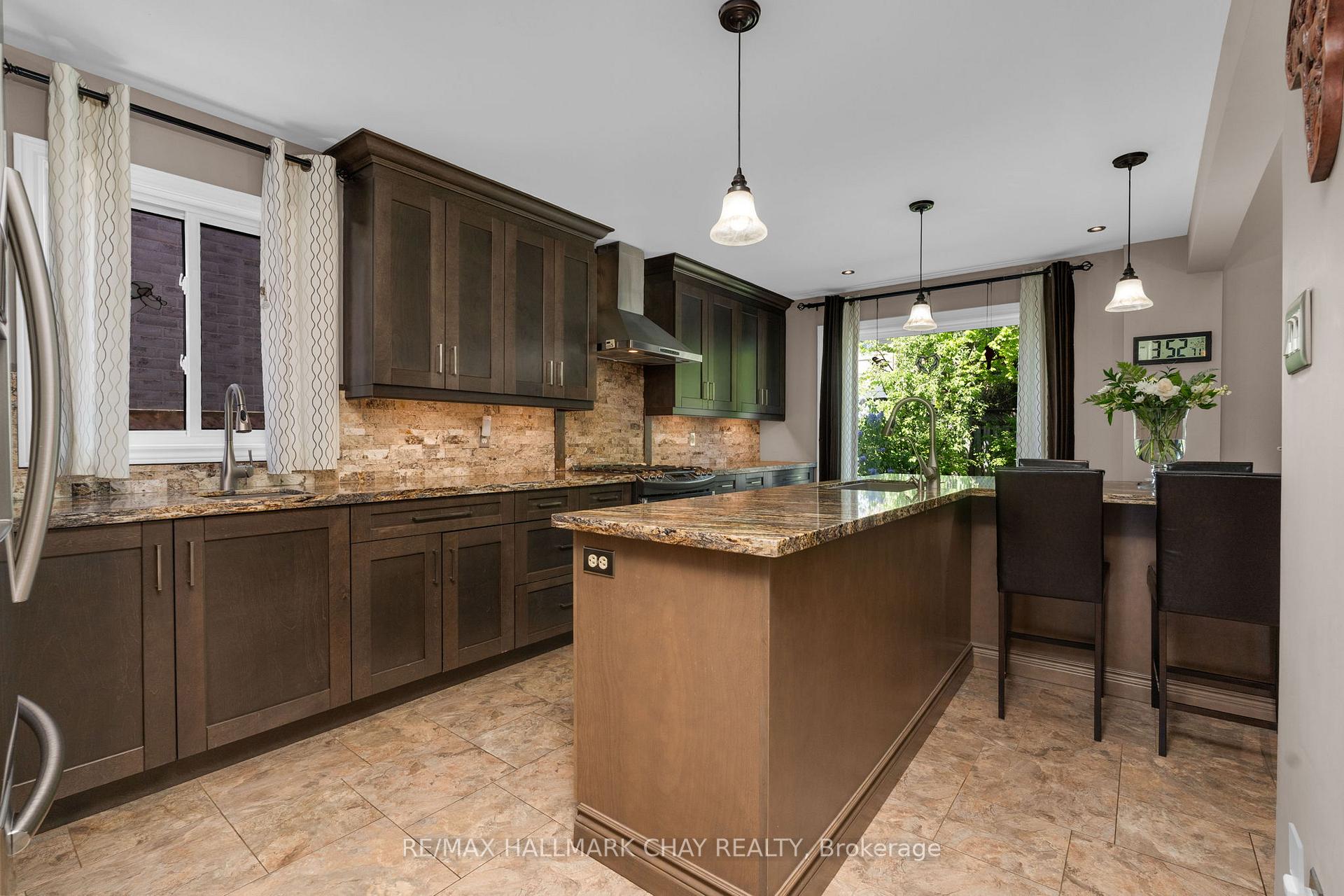 Photo 6 of 3 Meyer Avenue, Barrie, East Bayfield — HOMEH