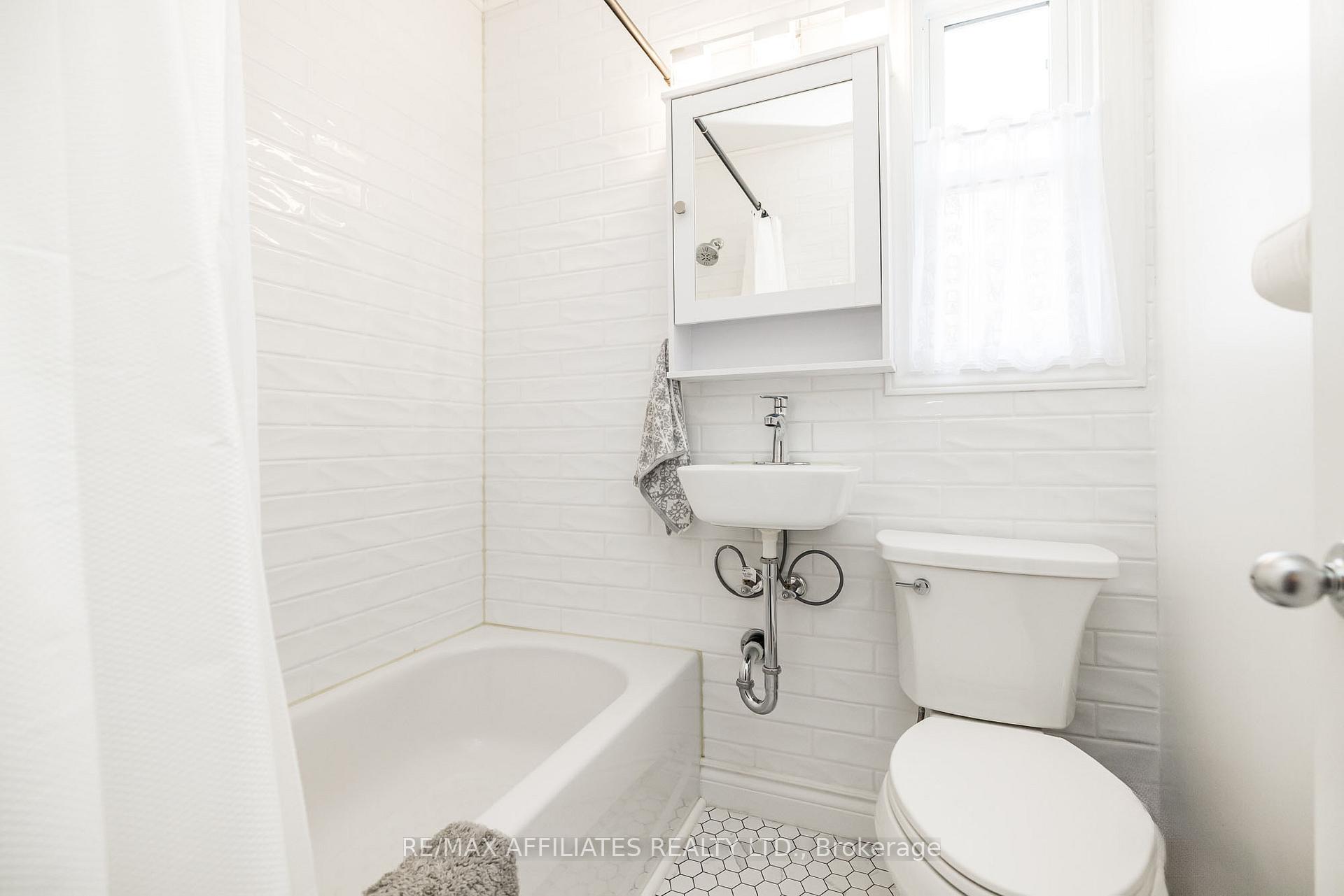 Photo 17 of 361 Larouche Street, Ottawa, Vanier — HOMEH
