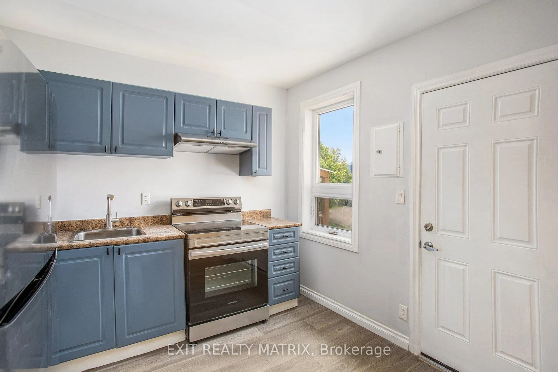 Photo 5 of Unit 2, 258 Park Street, Ottawa, Vanier — HOMEH