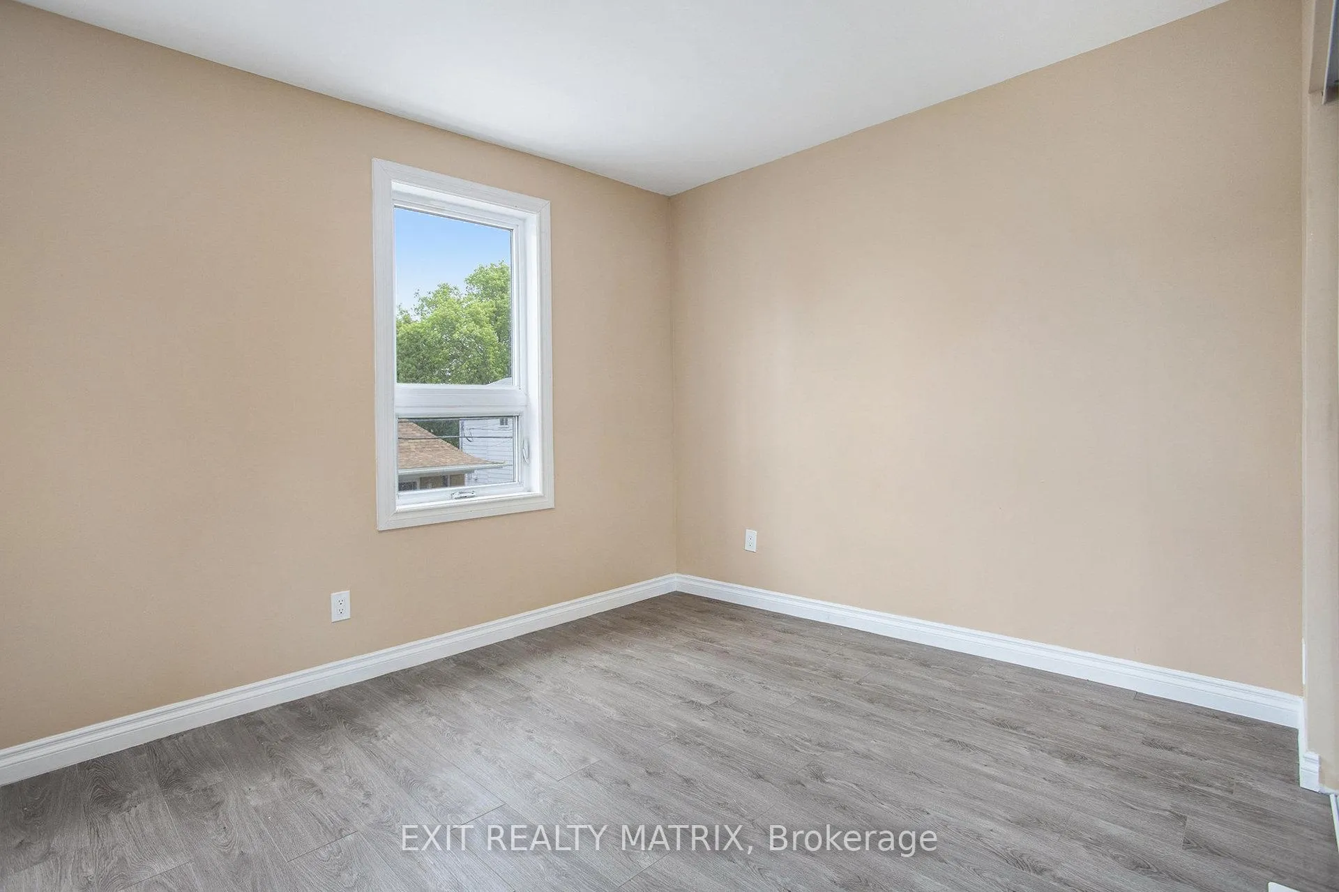 Photo 7 of Unit 2, 258 Park Street, Ottawa, Vanier — HOMEH