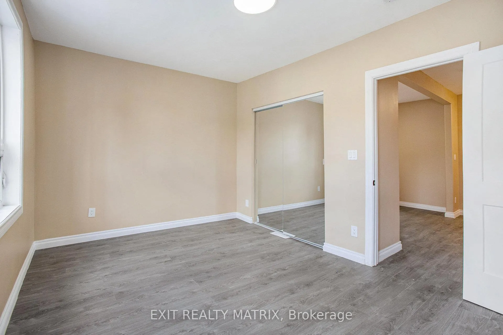 Photo 8 of Unit 2, 258 Park Street, Ottawa, Vanier — HOMEH