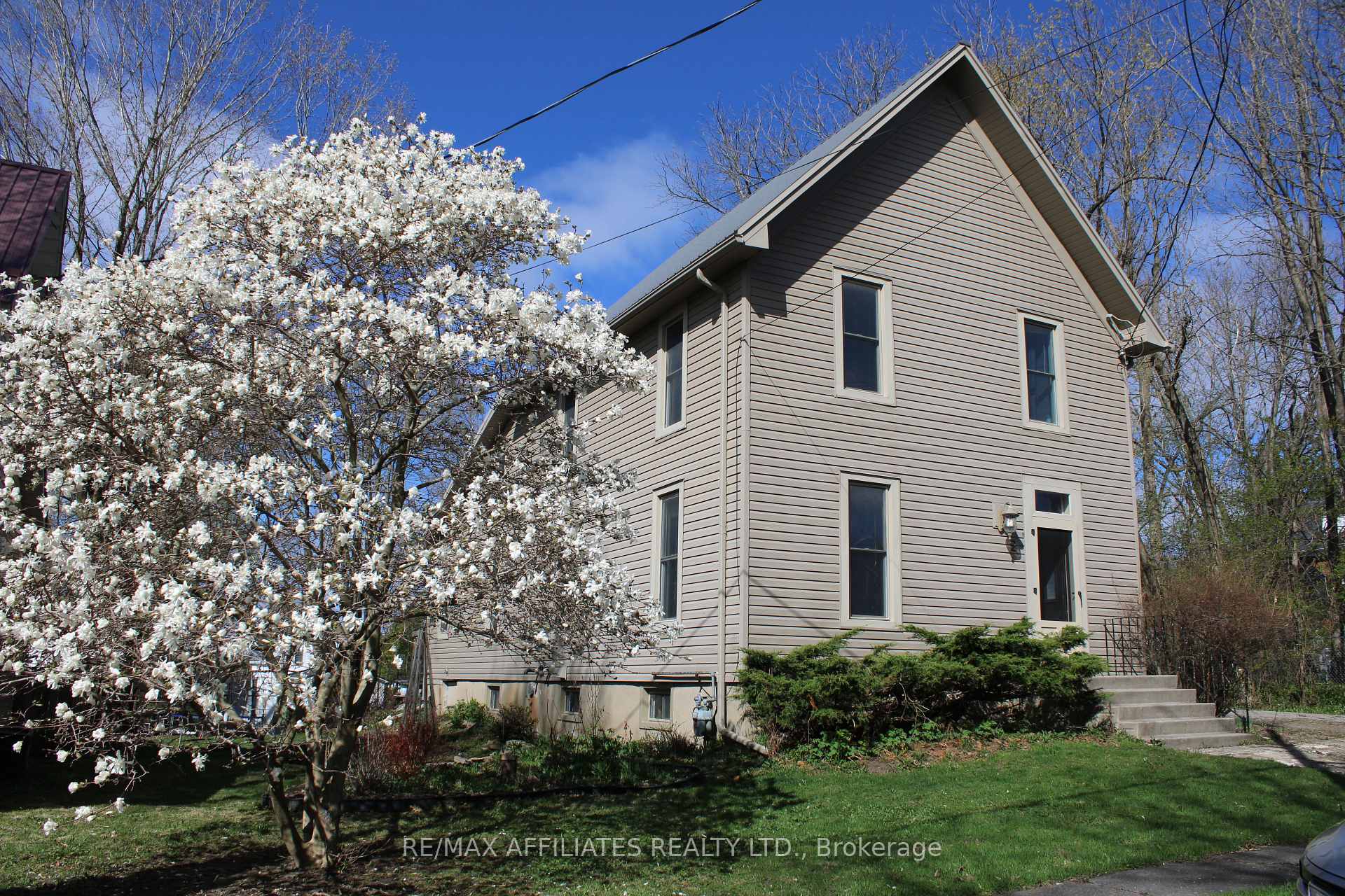 Front of 2 Isaac Street