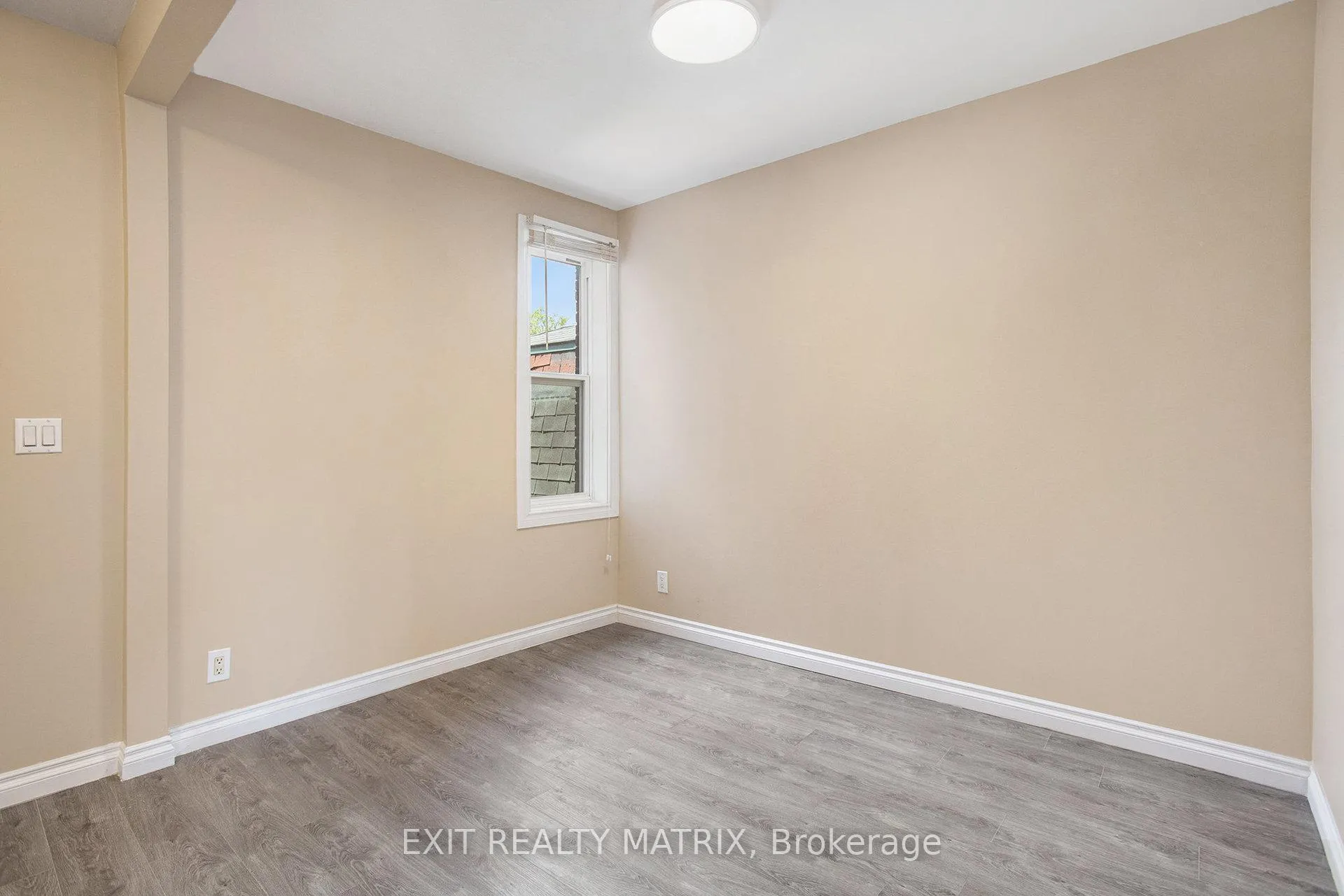Photo 4 of Unit 2, 256 Park, Ottawa, Vanier — HOMEH