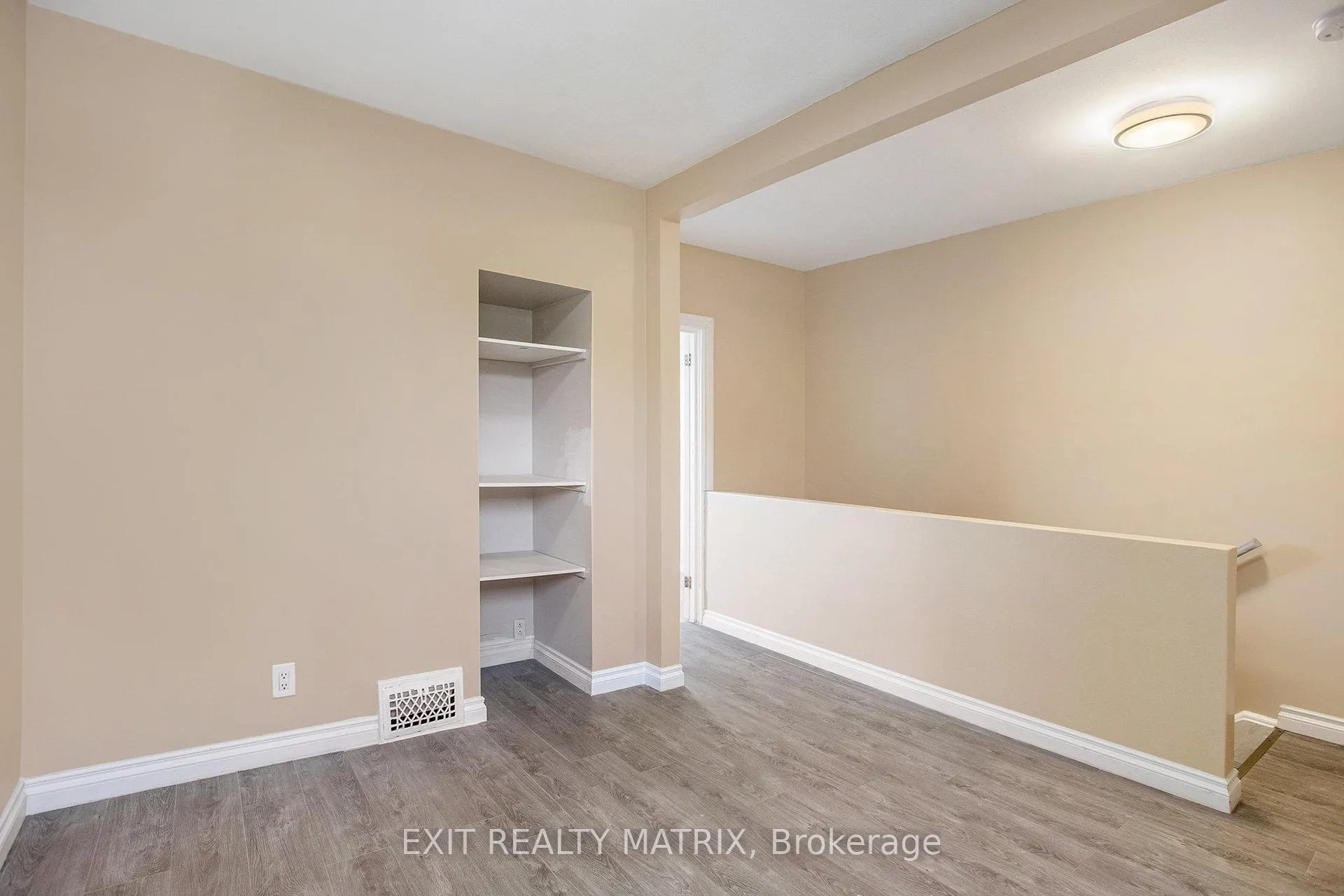 Photo 5 of Unit 2, 256 Park, Ottawa, Vanier — HOMEH