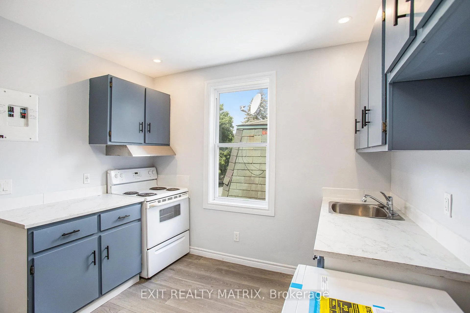 Photo 7 of Unit 2, 256 Park, Ottawa, Vanier — HOMEH