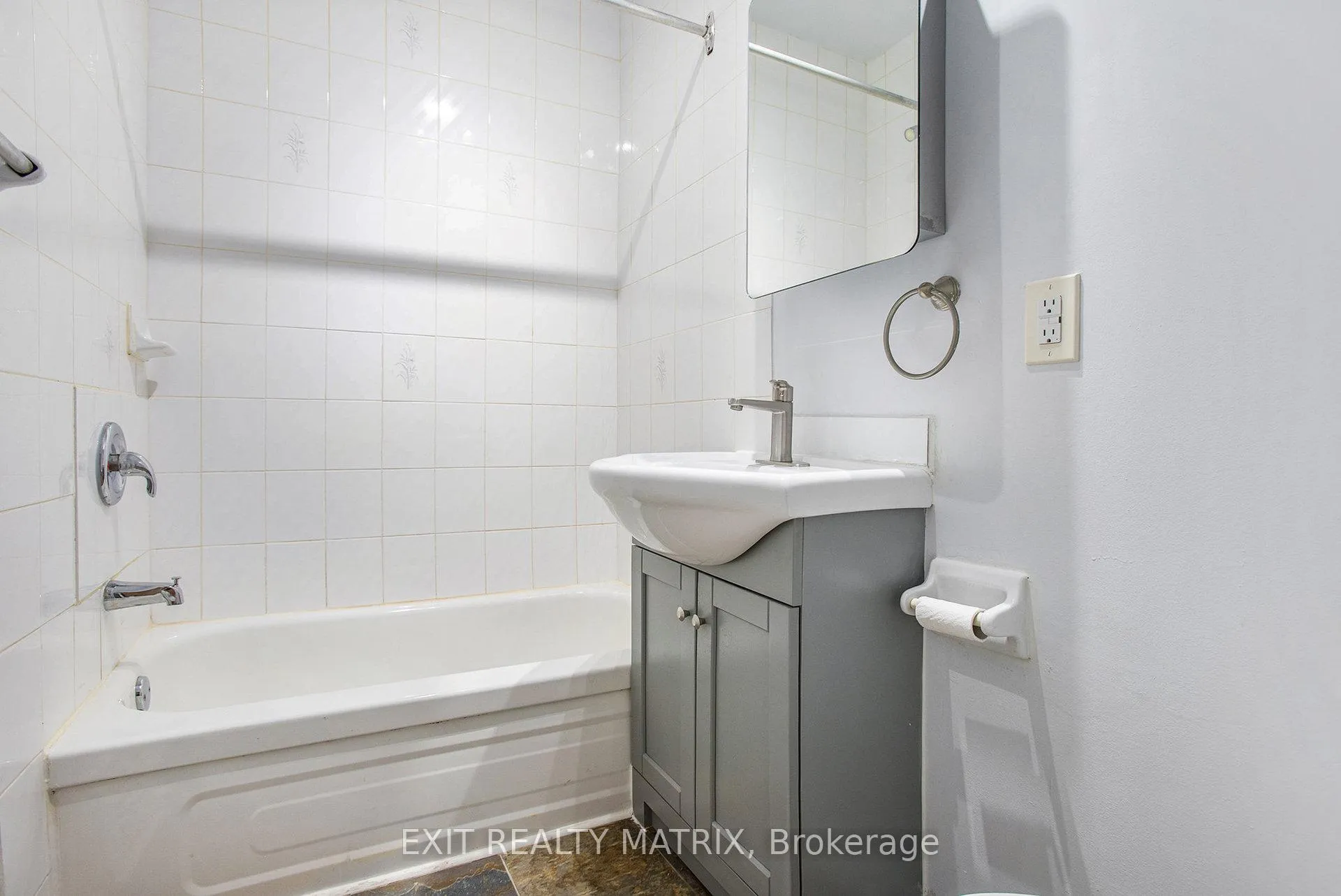 Photo 12 of Unit 2, 256 Park, Ottawa, Vanier — HOMEH