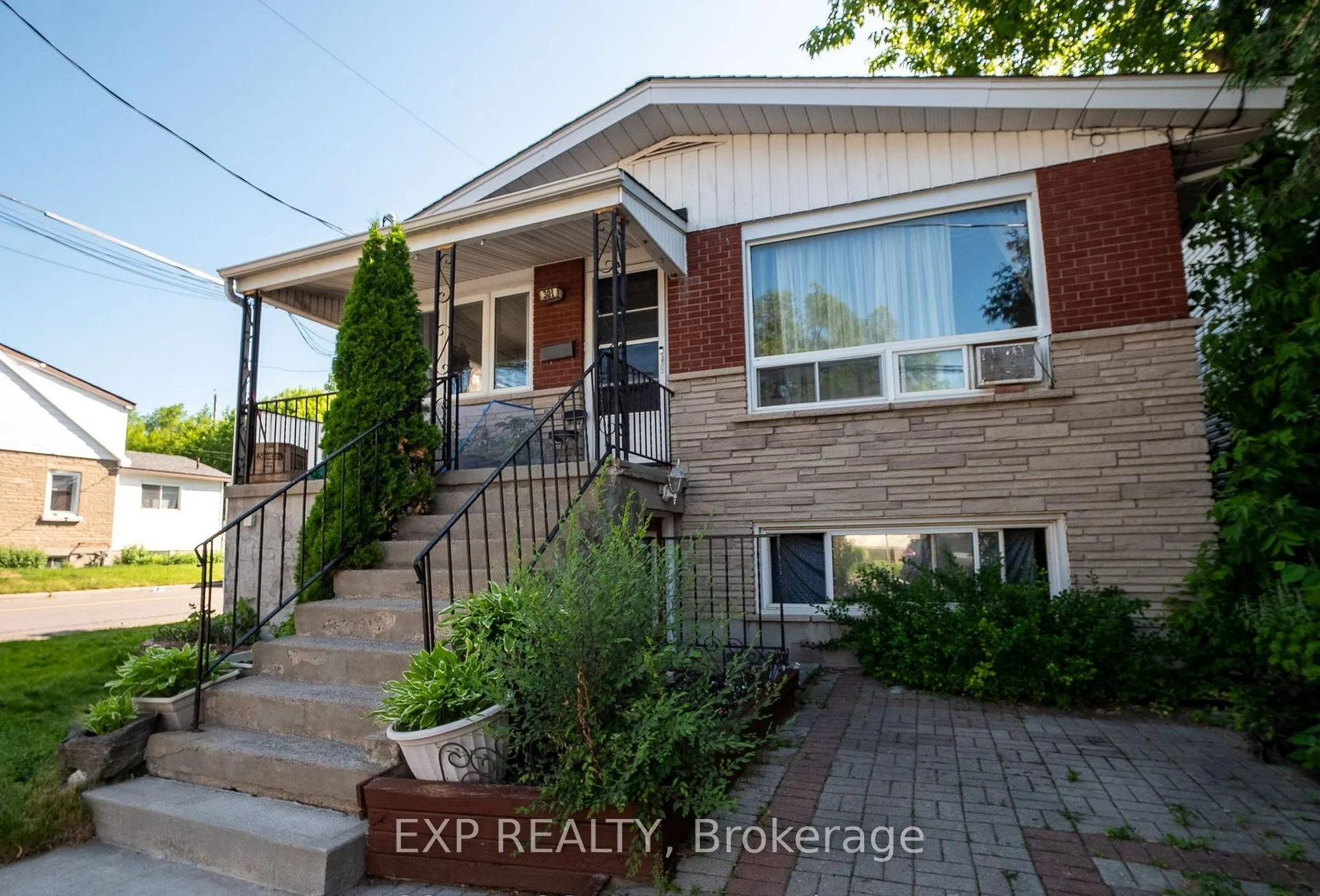 Photo 2 of 310 Patton Street, Ottawa, Vanier — HOMEH