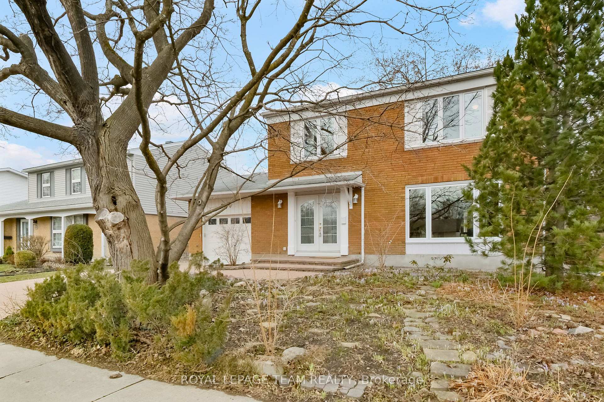 Photo 2 of 780 Eastvale Drive, Ottawa, Beacon Hill North — HOMEH