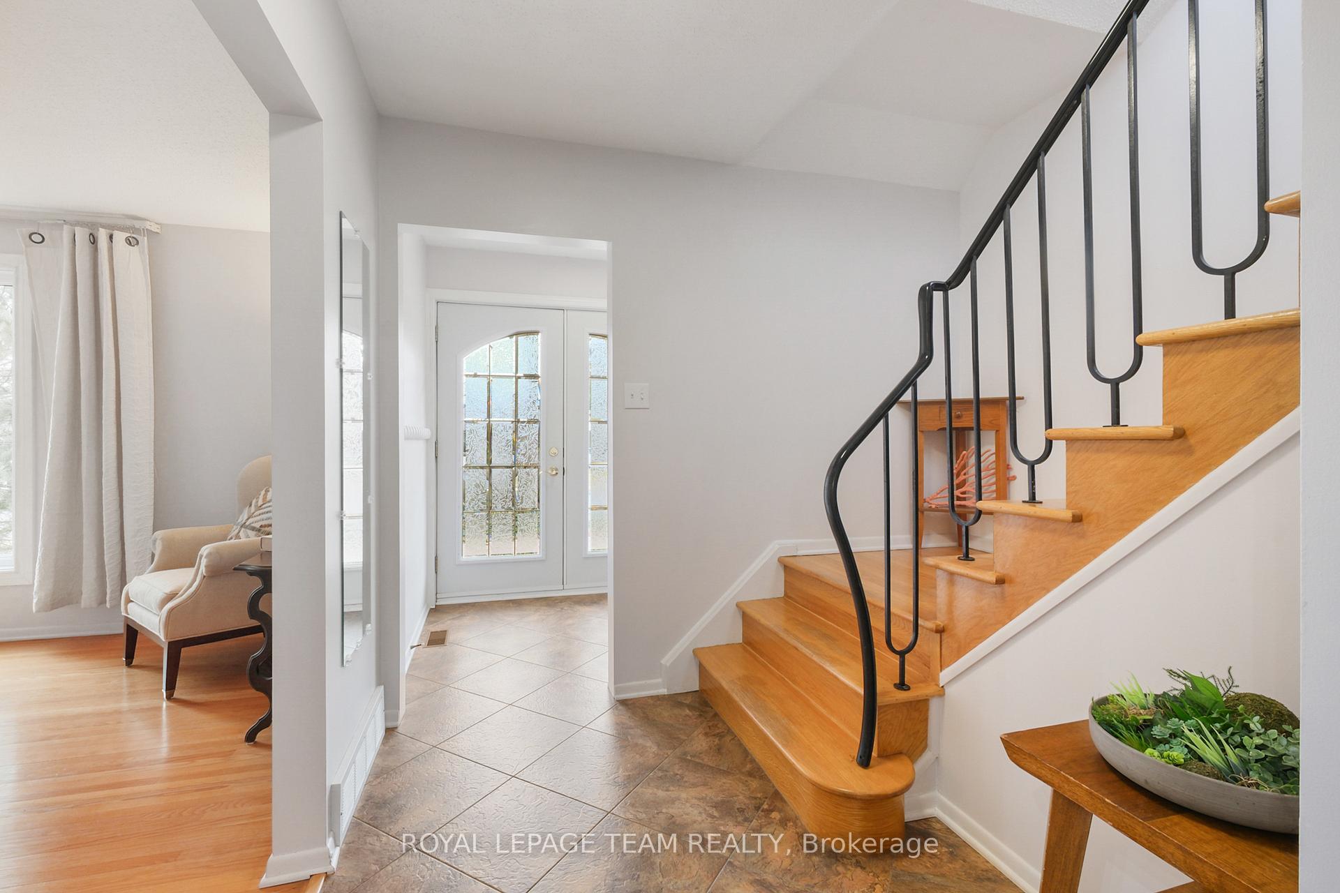 Photo 5 of 780 Eastvale Drive, Ottawa, Beacon Hill North — HOMEH