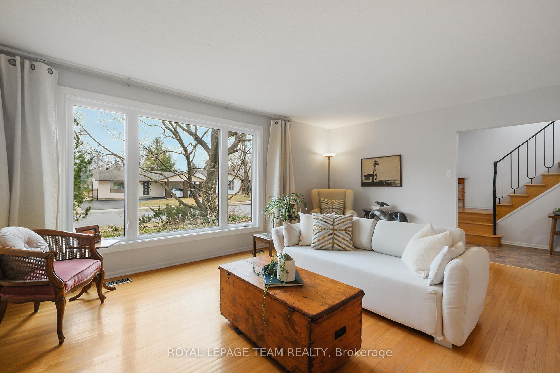 Photo 9 of 780 Eastvale Drive, Ottawa, Beacon Hill North — HOMEH