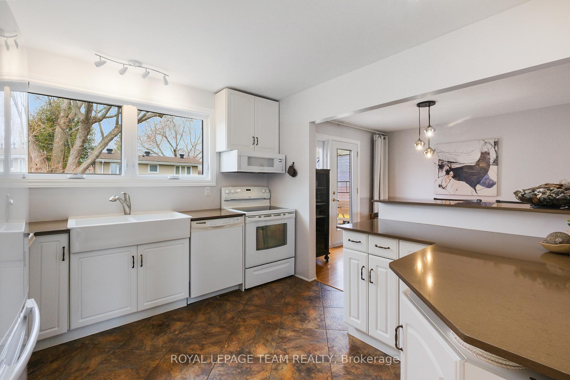 Photo 14 of 780 Eastvale Drive, Ottawa, Beacon Hill North — HOMEH