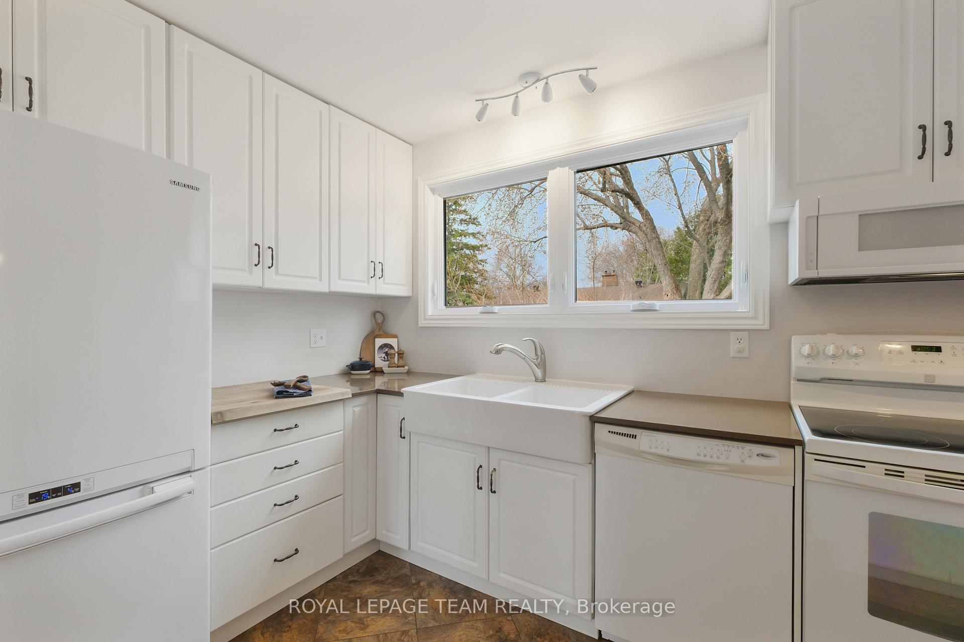 Photo 15 of 780 Eastvale Drive, Ottawa, Beacon Hill North — HOMEH