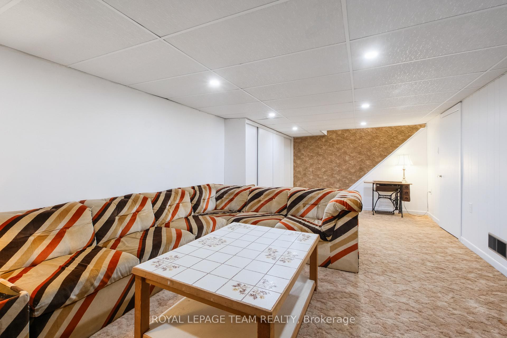 Photo 33 of 780 Eastvale Drive, Ottawa, Beacon Hill North — HOMEH
