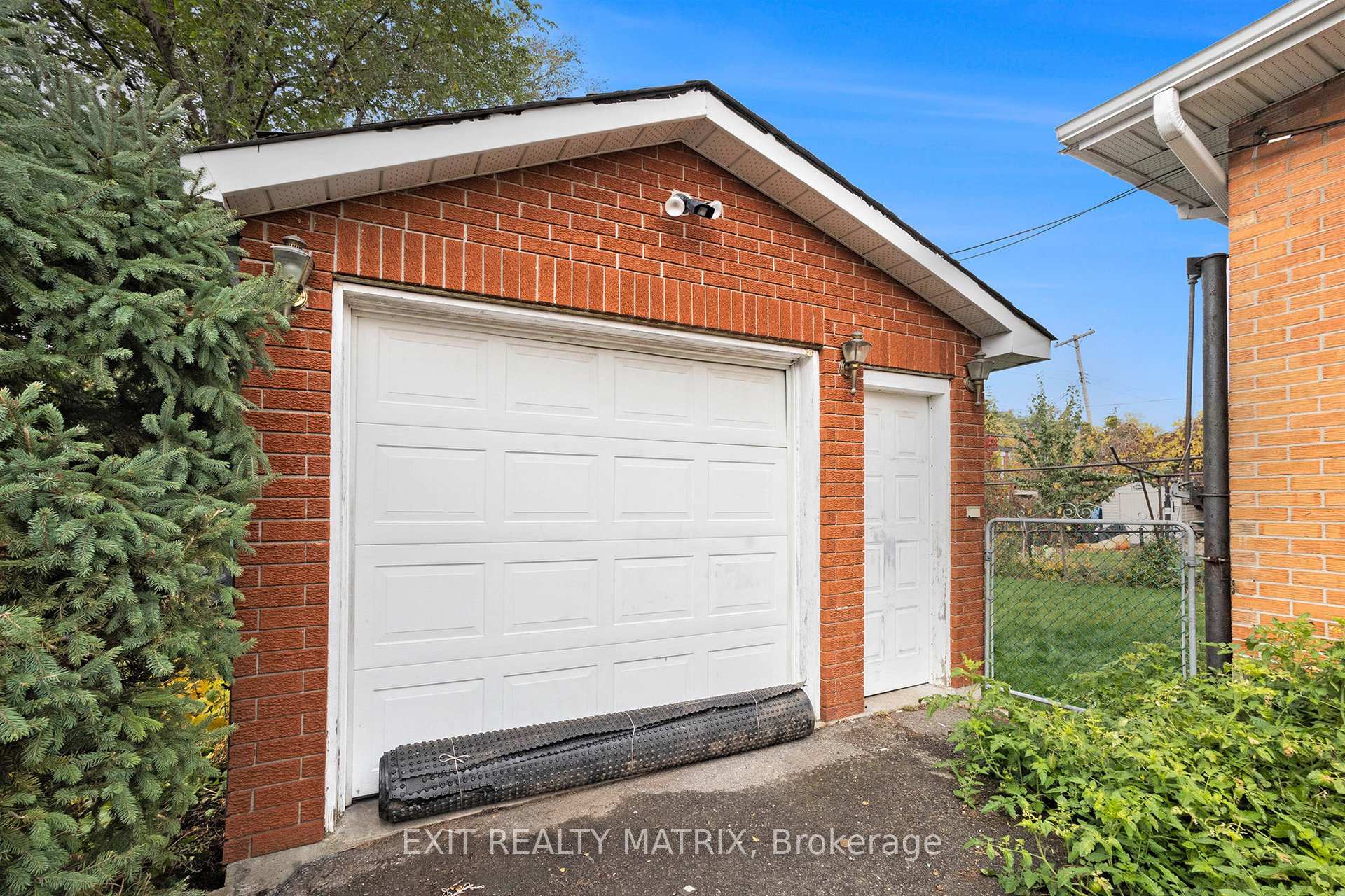 Photo 2 of 404 Maria Goretti Circle, Ottawa, Vanier — HOMEH