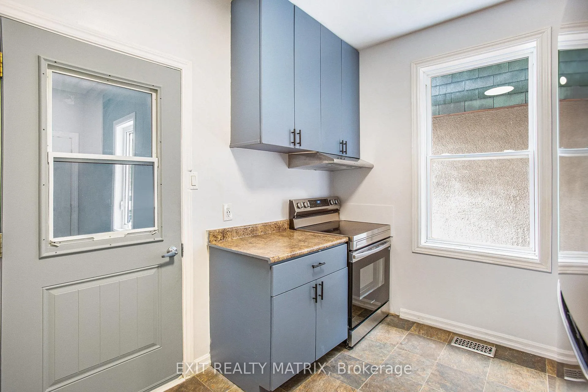 Photo 6 of Unit 1, 256 Park, Ottawa, Vanier — HOMEH
