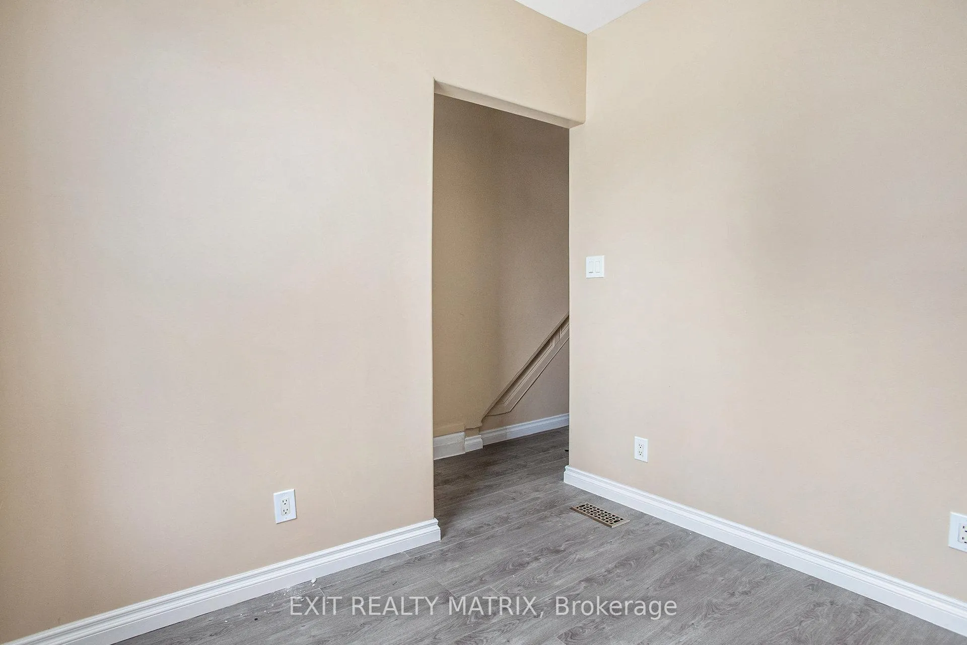 Photo 7 of Unit 1, 256 Park, Ottawa, Vanier — HOMEH