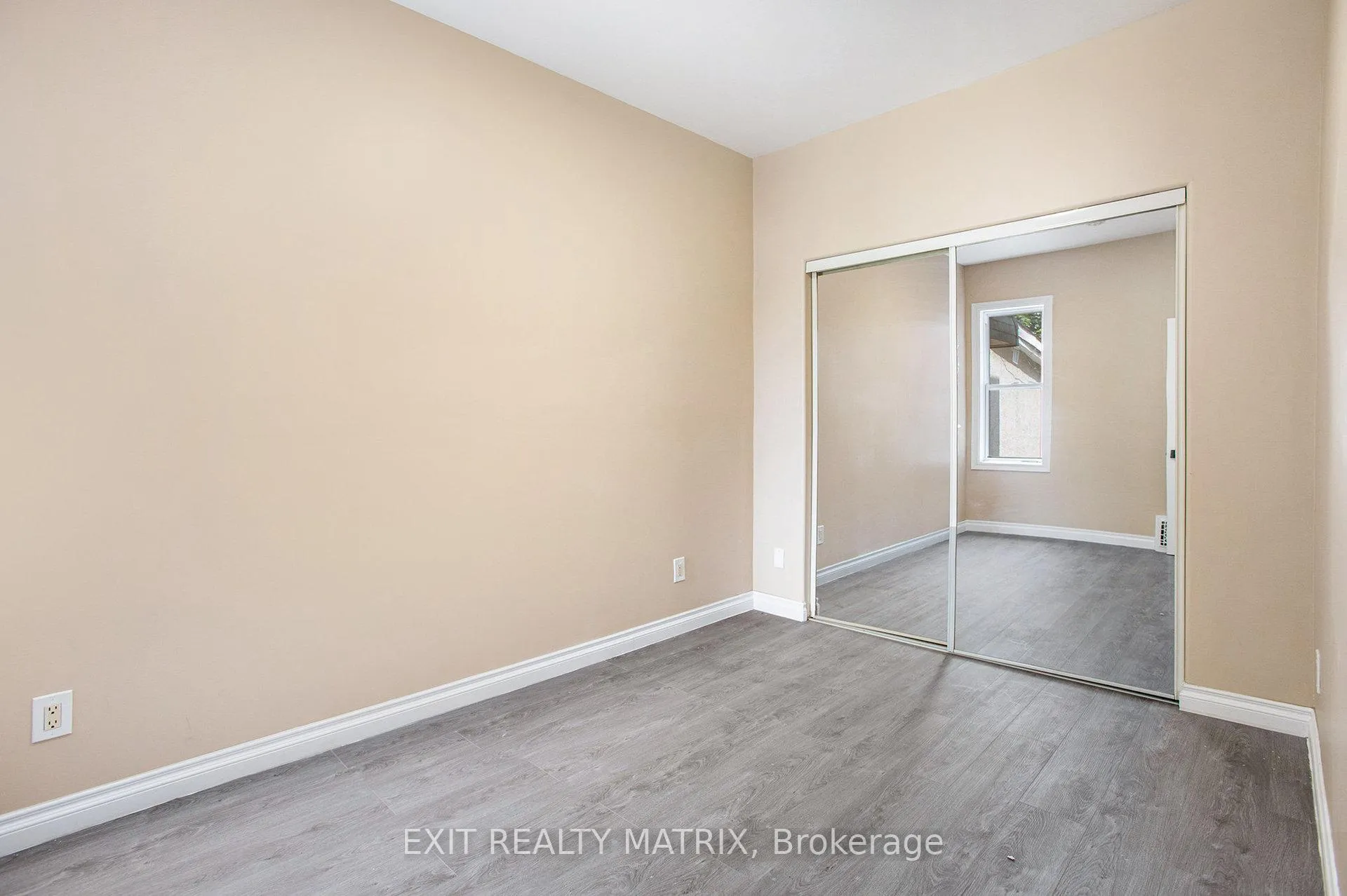 Photo 9 of Unit 1, 256 Park, Ottawa, Vanier — HOMEH