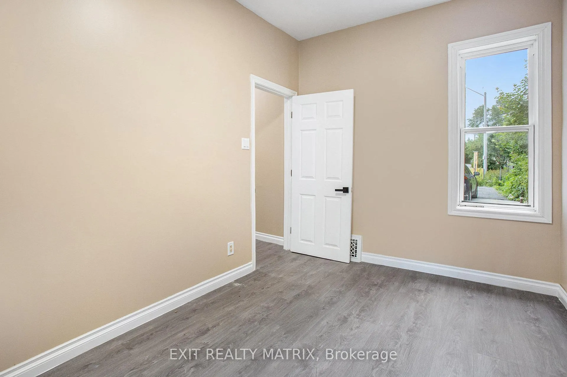 Photo 10 of Unit 1, 256 Park, Ottawa, Vanier — HOMEH